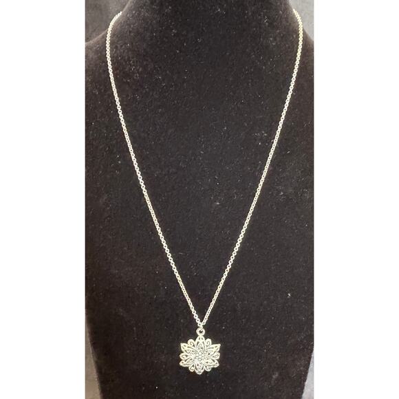 Delicate Silver Flower Pendant Necklace — 20" Chain, 1" Floral Charm N47 - Picture 4 of 4